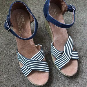 Toms Women's Sienna Wedge Sandal (Navy and White)
